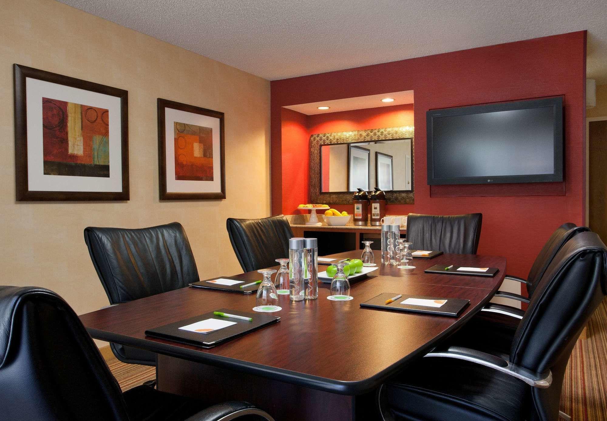 Отель Courtyard Sacramento Airport Natomas Экстерьер фото
