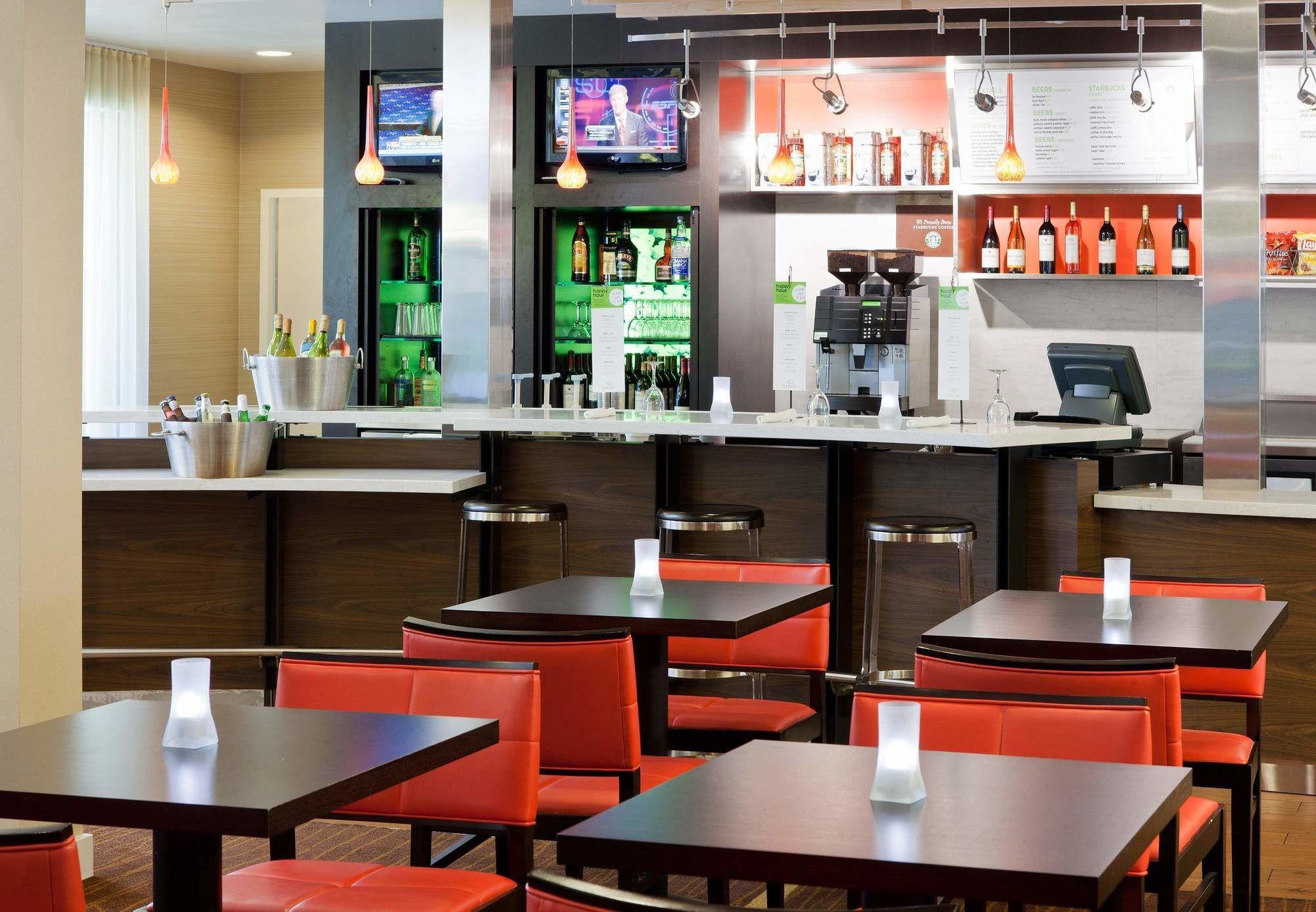 Отель Courtyard Sacramento Airport Natomas Экстерьер фото