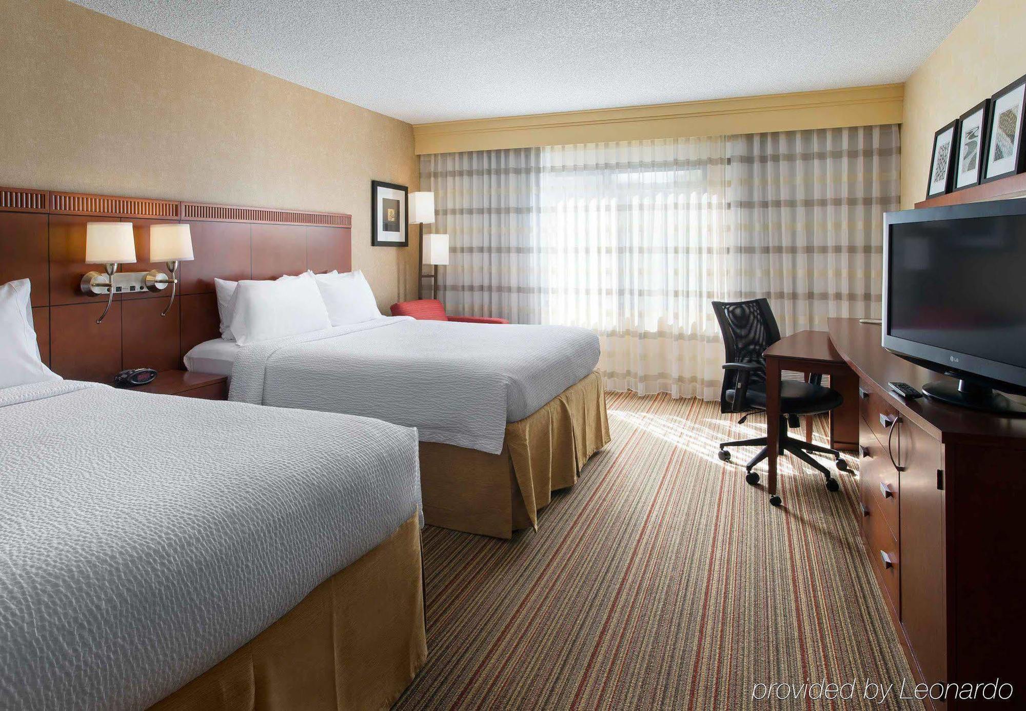 Отель Courtyard Sacramento Airport Natomas Экстерьер фото