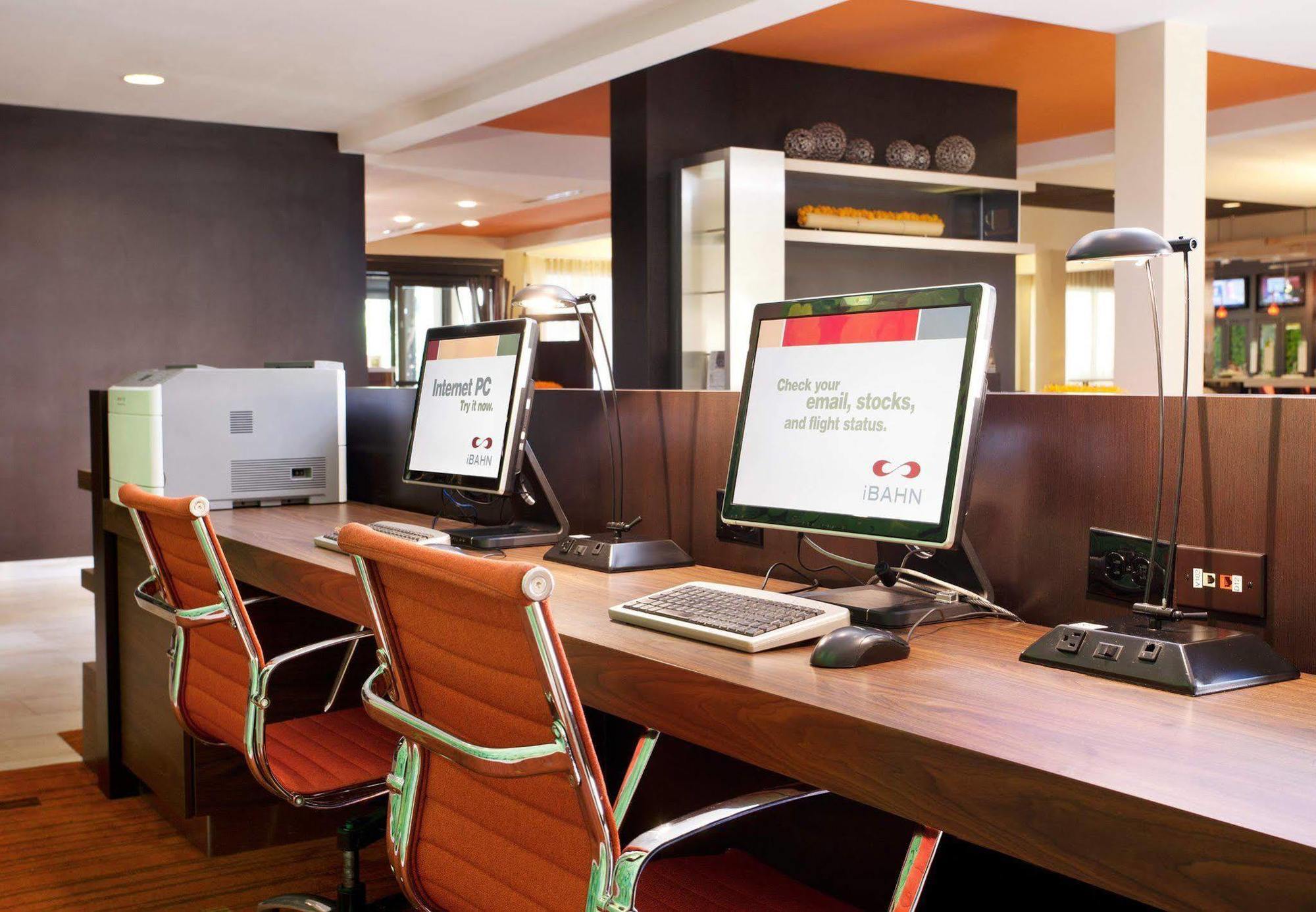 Отель Courtyard Sacramento Airport Natomas Экстерьер фото